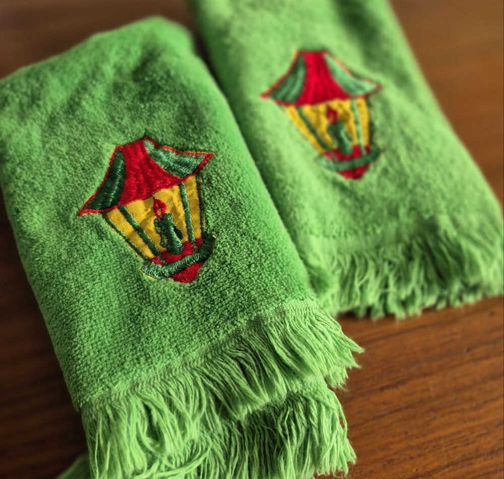 Vintage 70s Christmas Hand Towels